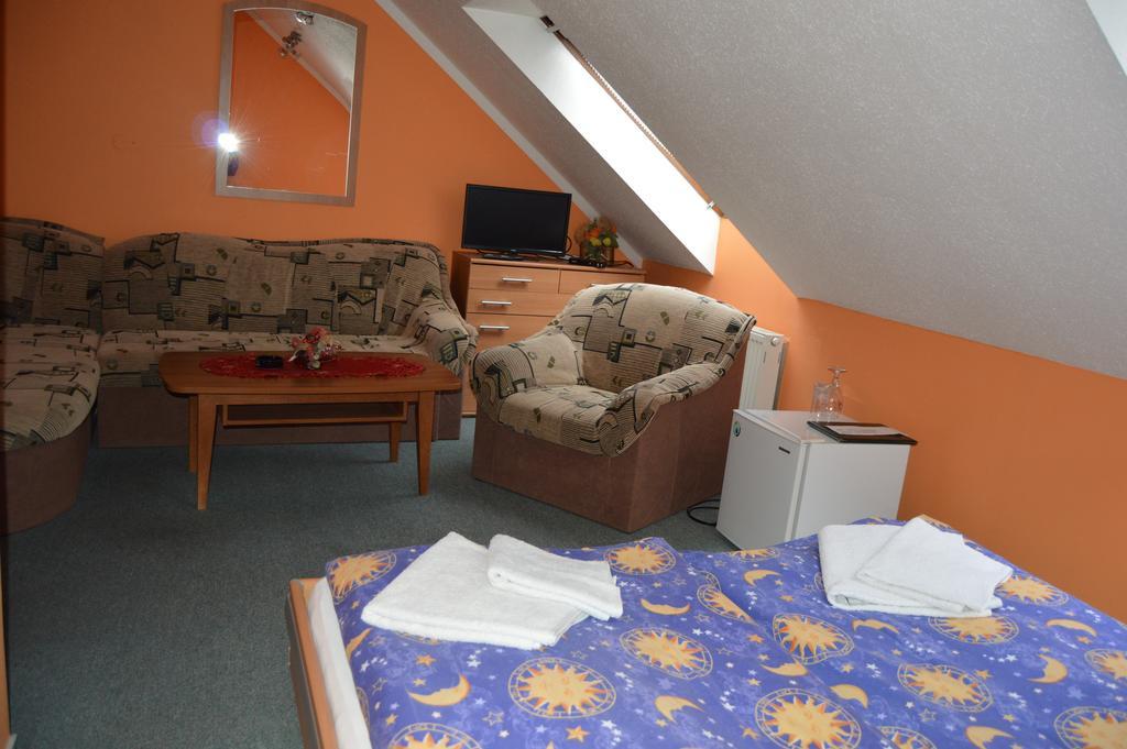 Hotel Paradise Ostrava Kamer foto