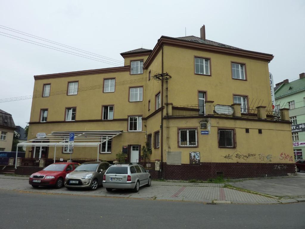 Hotel Paradise Ostrava Buitenkant foto