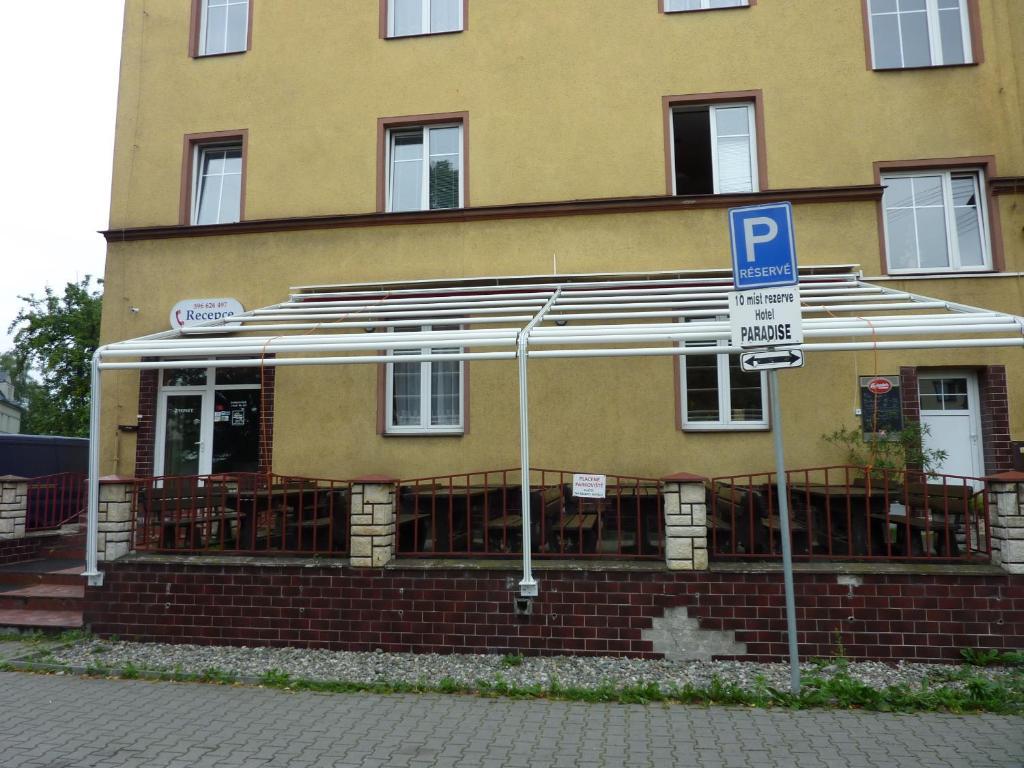 Hotel Paradise Ostrava Buitenkant foto