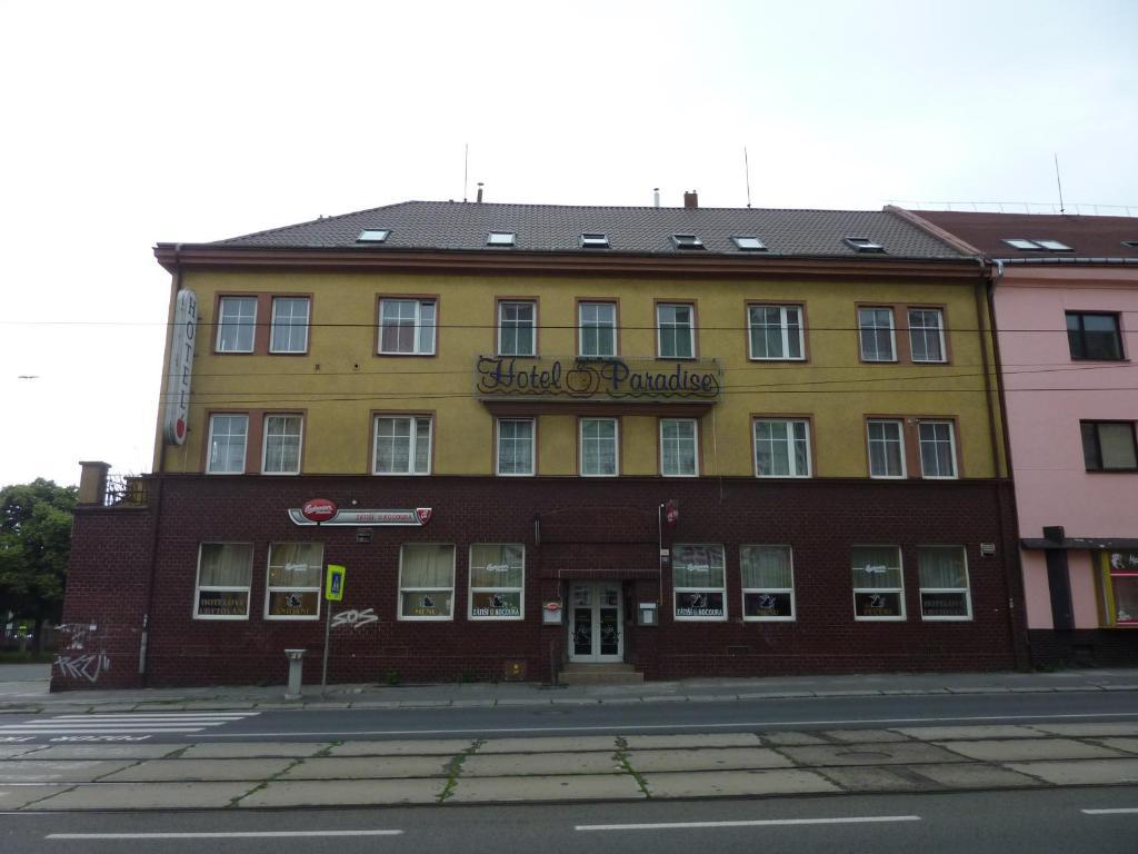 Hotel Paradise Ostrava Buitenkant foto